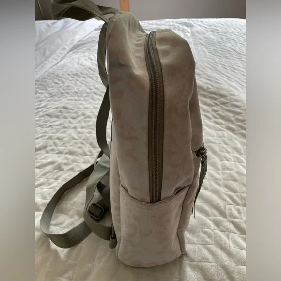 ADAPT ANIMAL MINI LIFESTYLE BACKPACK- WHITE/CREAM - Picture 5 of 8